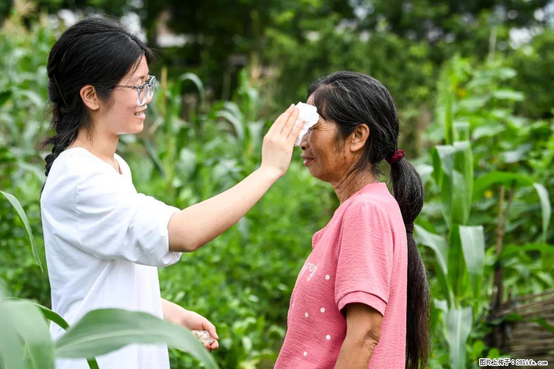 全网追的“扁担女孩”,找了一份暑假工,时薪12元 - 重庆生活资讯 - 重庆28生活网 cq.28life.com